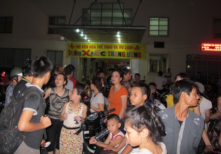 Hàng ngàn khán giả hỗn loạn vì chương trình xiếc “đổ bể”