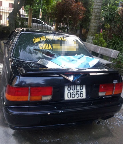 Người lái xe “điên” lao vào đêm hội trung thu là thợ sửa xe - 1 Chiếc xe đang bị tạm giữ tại cơ quan công an