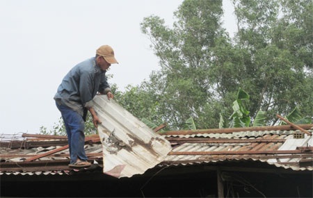 Di dời hàng ngàn người dân trong đêm tránh "siêu bão" - 5 Di dời hàng ngàn người dân trong đêm tránh siêu bão