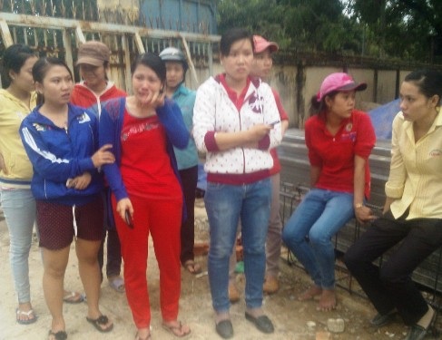 Nữ công nhân bị cán chết tại công ty - 1 Nhiều công nhân tiếc thương cho các chết oan ức của Như Ý