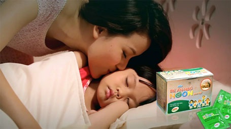 Bé ra mồ hôi nhiều khi ngủ - đừng xem nhẹ - 2 Trẻ bị ra mồ hôi trộm thường có giấc ngủ không sâu, cơ thể suy nhược
