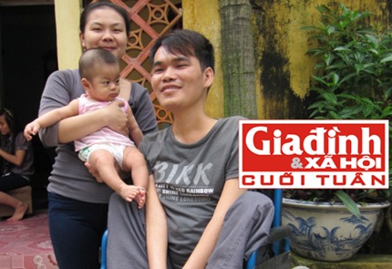 Cảm động chuyện tình chàng trai nhờ em ruột làm… chú rể - 1 Cả gia đình hạnh phúc bên nhau. Ảnh: T.G