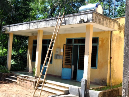 100% công trình nhà vệ sinh trường học đều sai phạm - 1 Công trình nước sạch và nhà vệ sinh trường THCS Long Hiệp (Minh Long) đầu tư 593 triệu đồng