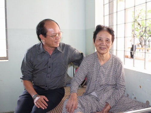 Cụ bà bị con bỏ rơi giữa đường - 1 Bà Hương đang được chăm sóc tại Trung tâm BTXH tỉnh.