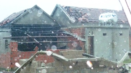 Tan hoang sau trận lốc xoáy kinh hoàng