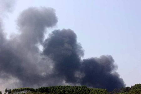 Vụ nổ kinh hoàng tạo nên cả một vùng khói trên bầu trời