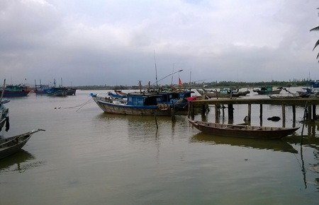 Vụ hàng nghìn tàu mắc kẹt: Khẩn trương nạo vét biển Cửa Đại - 1 Tàu thuyền chờ ra khơi (Ảnh minh họa)