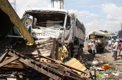 17 người bị thương trong vụ tai nạn nghiêm trọng (Ảnh: VietNamnet)