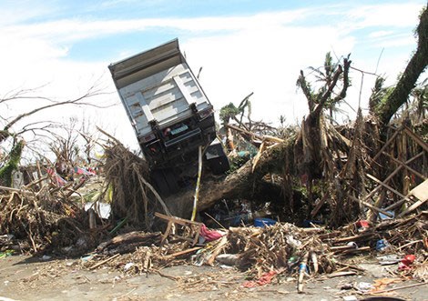 Philippines: Bão Haiyan và tấm lòng người Việt - 2 Philippines hoang tàn sau bão.