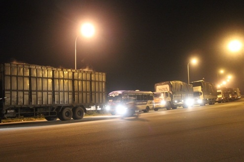 Dòng xe kéo dài gần 10km