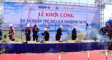 Xây dựng tuyến cáp treo hiện đại nhất châu Á lên đỉnh Phan Si Păng  - 2 Lễ khởi công hệ thống cáp treo Phan Si Păng.