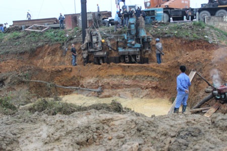 150 người sẽ trắng đêm “vá” đường ống nước sạch Sông Đà - 3 Điểm vỡ đường ống nước