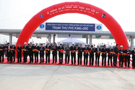 Cao tốc Nội Bài - Lào Cai thông xe đoạn tuyến đầu tiên