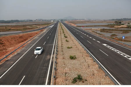 Cao tốc Nội Bài - Lào Cai thông xe đoạn tuyến đầu tiên