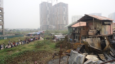 Thi thể cháu bé được đưa về quê an táng