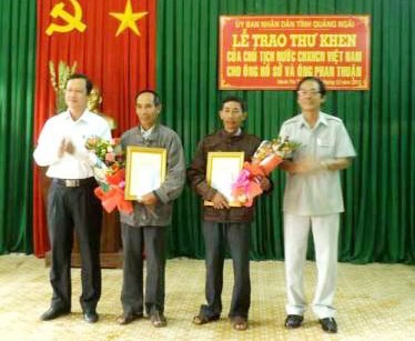 Đề xuất tặng Huân chương dũng cảm cho 2 cá nhân cứu người trong lũ - 1 Đề xuất tặng Huân chương dũng cảm cho 2 cá nhân cứu người trong lũ