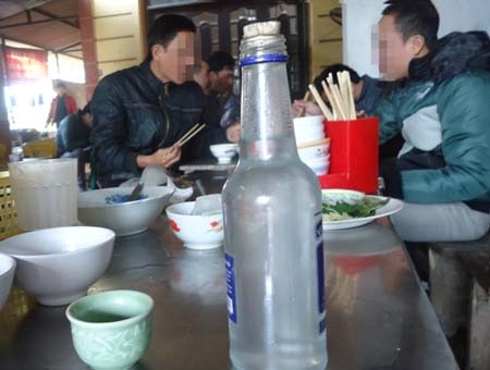 Công nghệ sản xuất “rượu quê” siêu tốc