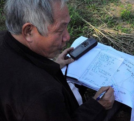 Vụ bác sĩ ném xác: Dựa vào xương cốt, tia từ tìm xác chị Huyền - 1 Các nhà khoa học vẽ sơ đồ tìm kiếm thi thể chị Huyền