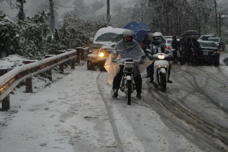 Giao thông gặp nhiều khó khăn
