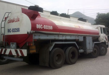 Trộm xe bồn để hút dầu - 1 Chiếc xe bồn sau ba ngày “lưu lạc” đã về với khổ chủ. Ảnh: PN