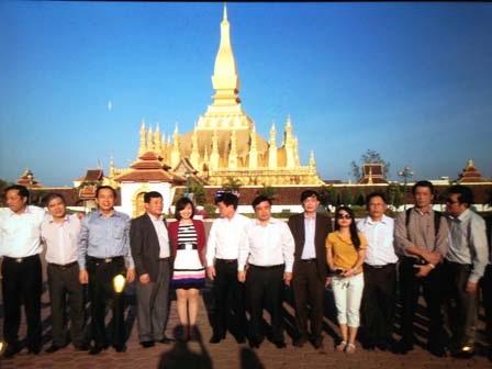 Chính thức khai trương đường bay quốc tế Vinh - Viêng Chăn - 2 Các hành khách làm thủ tục tại cảng quốc tế hàng không Vinh.
