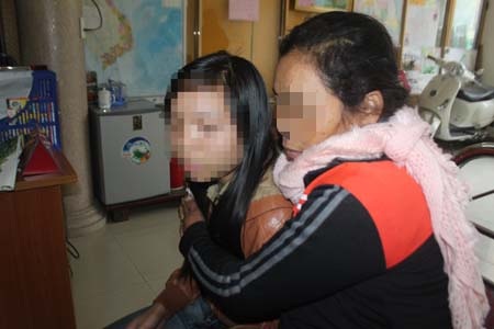 2 năm tủi nhục của thiếu nữ bị lừa bán vào nhà thổ Trung Quốc - 2 Bà V. xót xa thương những ngày tháng tủi nhục của con gái nơi xứ người