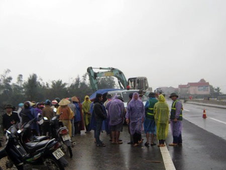 Bị gàu máy xúc va vào đầu, 1 phụ nữ tử vong - 1 Hiện trường vụ tai nạn khiến chị Nguyễn Thị Phương tử vong