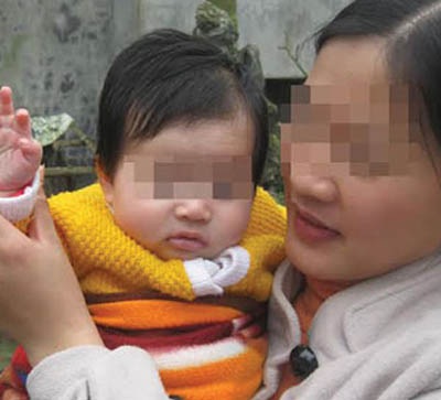 Chị H và con gái chung với anh T