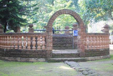 Giếng Phật chùa Thiên Ấn vẫn là sự huyền bí với bao câu chuyện xoay quanh. Ảnh TG