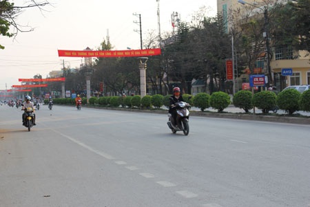Đổi tên tuyến đường đẹp nhất Điện Biên là đường Võ Nguyên Giáp - 1 Đường 7/5. Ảnh: dienbientv.vn