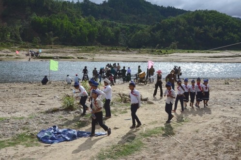 Làng “đu dây” sắp có cây cầu mơ ước - 1 Ước mơ có cây cầu nối hai bờ đã thành hiện thực trên dòng sông Re qua xã Sơn Ba.