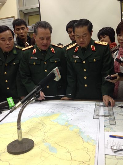 Máy bay Malaysia tạm dừng tìm kiếm, thủy phi cơ Việt Nam vẫn cất cánh