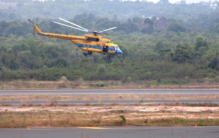 Trực thăng Mi 171 - 02 tiếp tục ra hiện trường tìm kiếm cứu nạn (Ảnh: Công Quang)