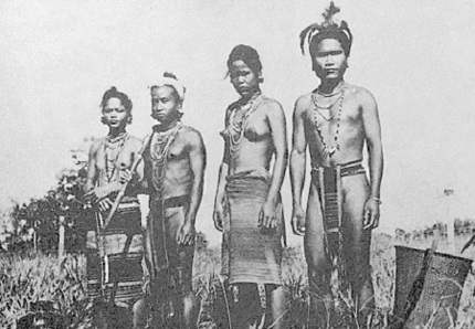 Kỳ lạ tục trai gái ngủ chung thoải mái trước hôn nhân của người Mạ - 1 Người Mạ (ảnh tư liệu).