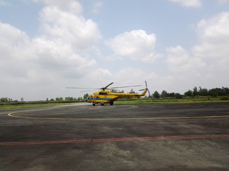 Thủy phi cơ phát hiện vật thể hình vuông, màu da cam - 11 Trực thăng Mig 171 chuẩn bị xuất phát từ sân bay Cà Mau (Ảnh: Huỳnh Hải)