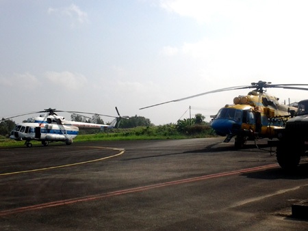 2 chiếc Mi 171 sẵn sàng tại sân bay Cà Mau (Ảnh: HUỳnh Hải)