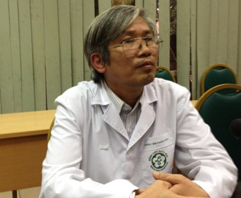 PGS.TS Phạm Duệ cho biết các bệnh nhân đang được điều trị bằng những biện pháp tốt nhất