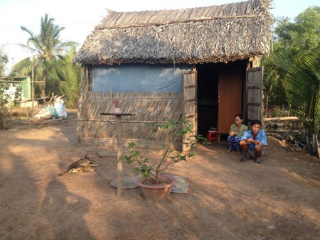 Xôn xao bức thư hy hữu của tử tù - 1 Vợ chồng ông Năng vô cùng lo lắng cho số phận cuả con trai
mình.