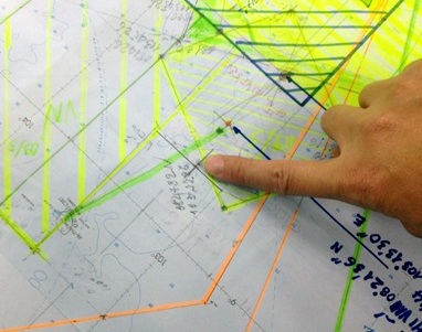 Vị trí tọa độ tiếp cận vật lạ nghi là mảnh vỡ máy bay (Ảnh: Quang Phong)