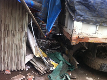 Hiện trường đổ nát của vụ tai nạn