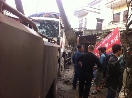 Hiện trường đổ nát của vụ tai nạn