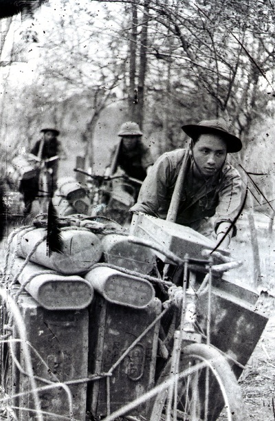 Chiến thắng 30/4/1975: Đấu pháp chiến lược có một không hai - 2 Đơn vị vận tải C3 anh hùng (Đoàn 250 Tây Nguyên) chuyển đạn phục vụ chiến dịch.