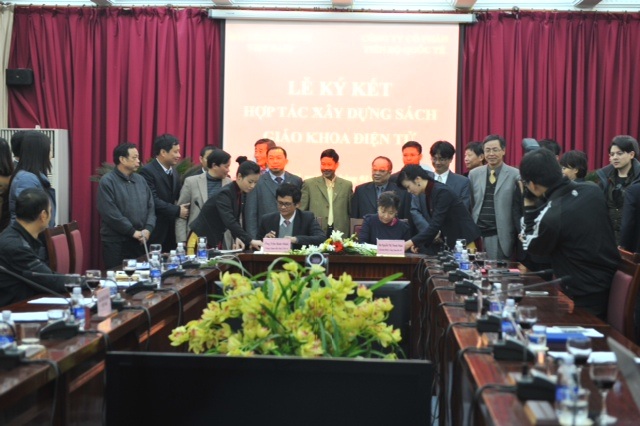 Buổi lễ ký kết với ĐTH Việt Nam ngày 14/1/2013.