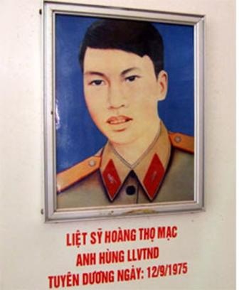 Người liệt sĩ cùng đoàn quân tiến vào Sài Gòn... - 1 Bức ảnh liệt sĩ Hoàng Thọ Mạc tại nhà lưu niệm Trung đoàn 202.