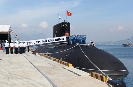 Tổng duyệt Lễ thượng cờ Tổ quốc trên 2 tàu ngầm Kilo 636 - 7 Bên
người anh em tàu ngầm TP Hồ Chí Minh