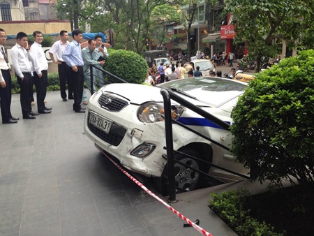 Taxi leo 7 bậc thang