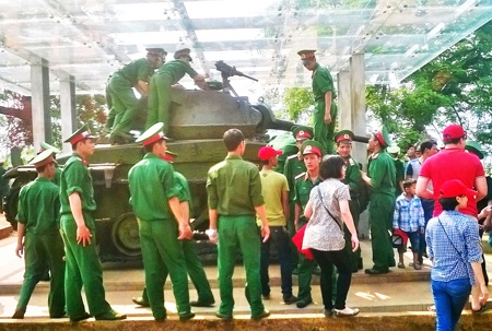 Háo hức lên Điện Biên trước lễ kỷ niệm 60 năm chiến thắng lẫy lừng - 7 Háo hức lên Điện Biên trước lễ kỷ niệm 60 năm chiến thắng lẫy lừng