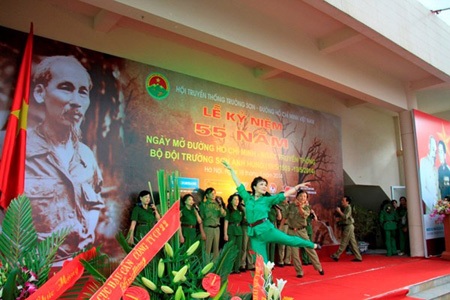 Bộ đội Trường Sơn kỷ niệm ngày truyền thống - 3 Phút mặc niệm tưởng nhớ những người đã hy sinh
