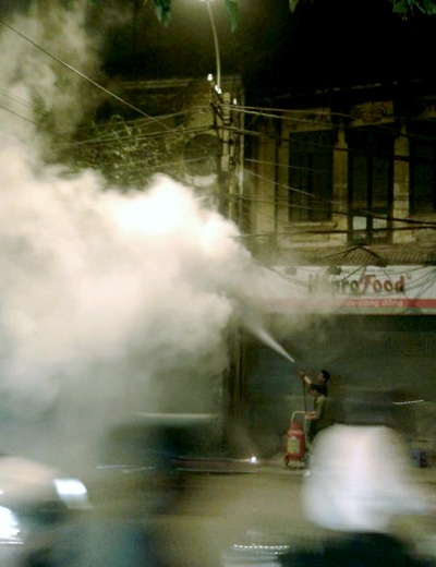 Hà Nội: Náo loạn vì cháy cột điện gần bốt Hàng Đậu - 4 Đám cháy được dập tắt kịp thời nên không gây thiệt hại lớn (Ảnh: Tiến Nguyên)