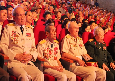 Cuộc hội ngộ của những con người làm nên chiến thắng Điện Biên Phủ - 1 Cuộc hội ngộ của những con người làm nên chiến thắng Điện Biên Phủ